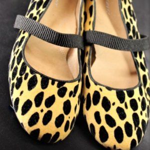 DKNY Black and Gold Flats with Elegant Design